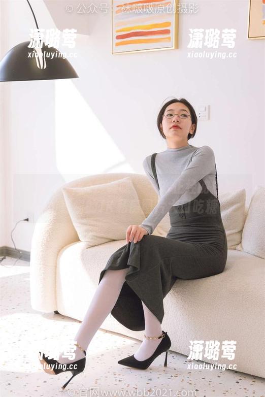 BoBoSocks袜啵啵 - 一本正经的白衬衫：瑶瑶的JK私房图片大口吃糖