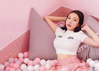 Feilin嗲囡囡 - 在蕾丝的包围中，欣欣Rubybaby私拍合集：一场隐秘的遐想