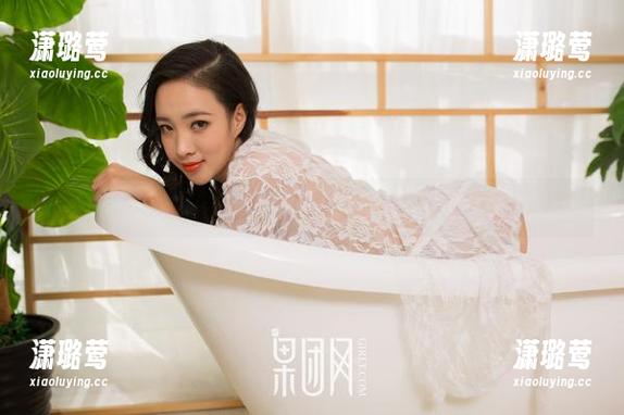 GIRLT果团网-尹意纯 GIRLT果团网 - 图包中的白色意象,尹意纯的奇趣冒险