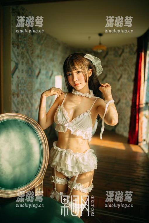 GIRLT果团网-王语纯 GIRLT果团网 - 完全想不到,王语纯更新的泳装写真让人想起了那幅迷彩,经过水波的打磨。