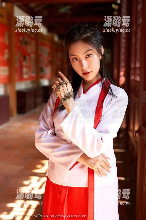 MiiTao蜜桃社-咕噜Sweet MiiTao蜜桃社 - 看完咕噜Sweet的黑丝写真,我开始反思自己的穿搭,捂脸!