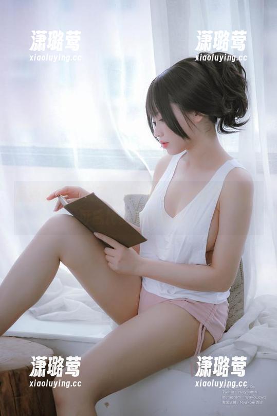 最新的图包来了，Nyako喵子变身花嫁，可能比我妆还重啊…