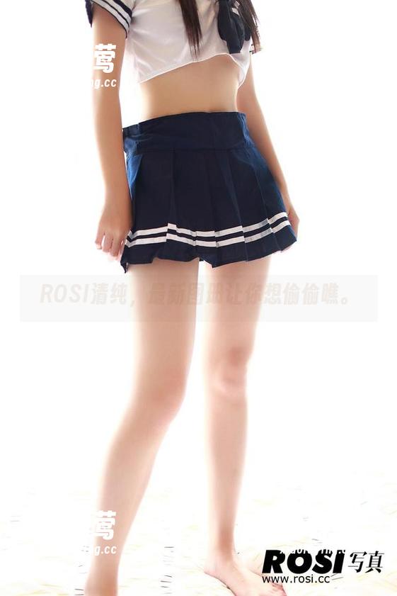 ROSI清纯，最新图册让你想偷偷瞧。