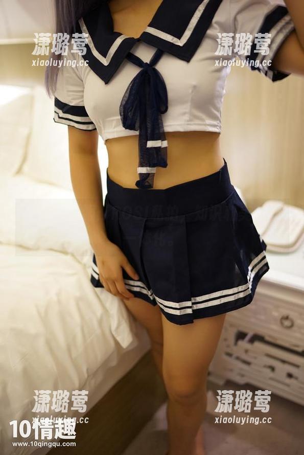 ROSI口罩 学妹的制服:ROSI私拍,知识和美貌的一体化。