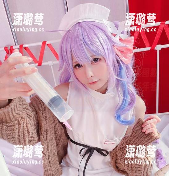 私房里白裙绽放：SayoMomo用原图教会我，怎么让“随手一拍”也能变成年会的封面！