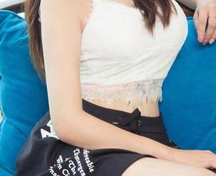 UGirls尤果网 - 油亮展开幕后，霓梓心的分享也不藏着掖着