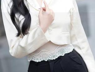 XIAOYU语画界 - 何嘉颖猩红连体衣，图集中每一张都是色彩的炸裂，感觉她无时不刻都在放大自我啊