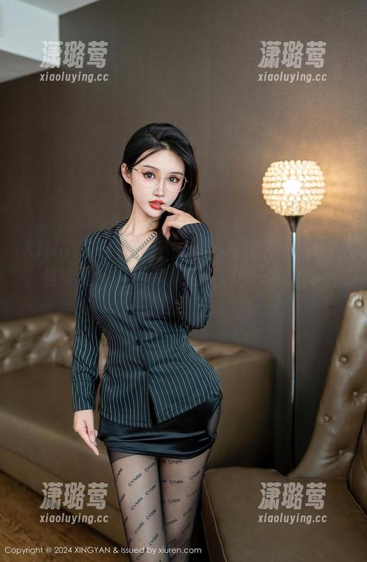 XINGYAN星颜社 - 你以为的白衬衫私拍，其实是liyiyi斜着眼在和我分享的一个窥探剧！
