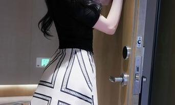 Xiuren秀人网 - “于大小姐AYU”全集：吊带出奇迹，一不小心美到飞起！