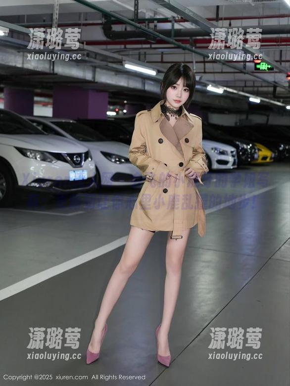 Xiuren秀人网 - 会飞的小虎牙的学姐写真：更新到让你心里小鹿乱撞的地步！