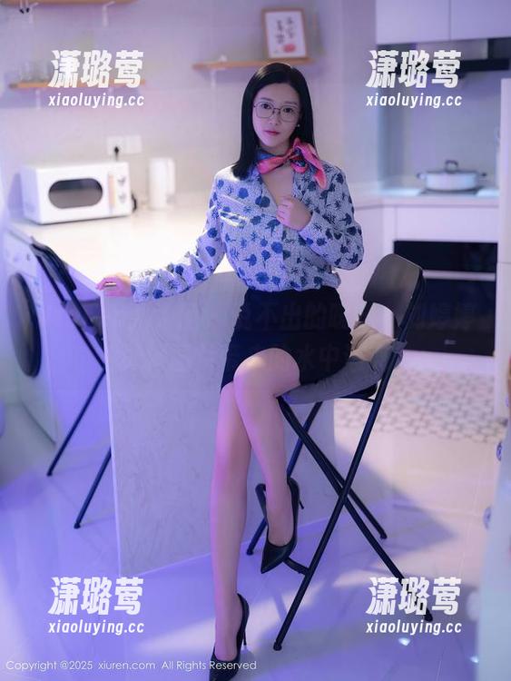 Xiuren秀人网 - 说不出的暧昧，刘婷婷泳池图片带来的水中迷离