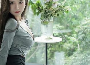 Xiuren秀人网 - 小乔babyb的泳装全套图包，完美呈现人体工学——或者说，是审美学？
