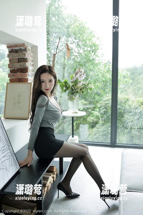 Xiuren秀人网 - 小乔babyb的泳装全套图包，完美呈现人体工学——或者说，是审美学？
