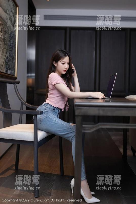 Xiuren秀人网 - 小逗逗的女仆福利：看这腿，一定很“忙”