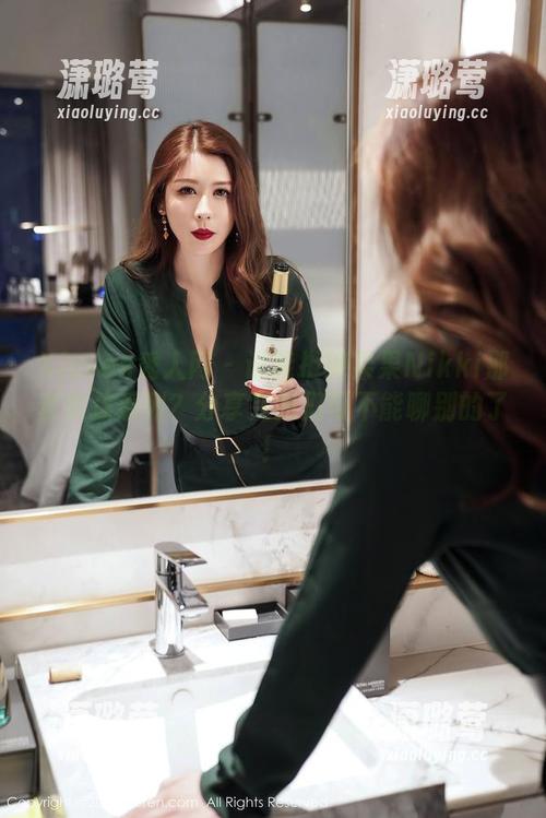 Xiuren秀人网 - 谁能拒绝果果Nikki那套女孩系列？分享完我们可不能聊别的了！