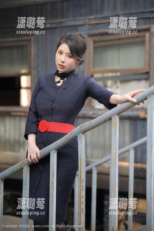 Xiuren秀人网 - 糯美子MINIbabe带你领略短裙风景：图库里的干净与清新