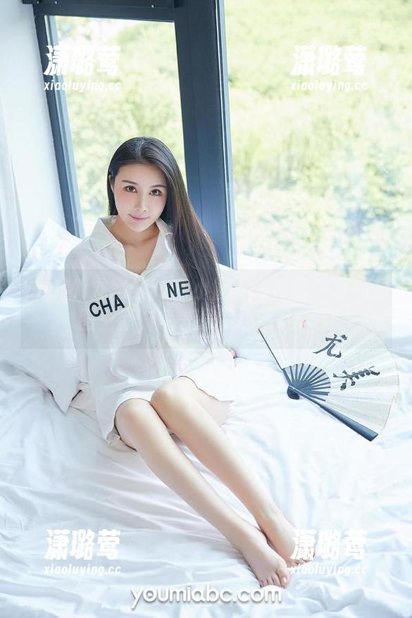 YouMi尤蜜荟 - 向小圆：薄荷蓝之夏的美图更新，色差居然还蛮迷人的