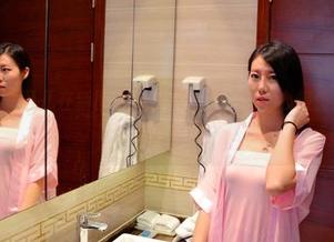 pans - 看！可儿在新图包中扮演修女，我的心情仿佛被她的生命灵魂击中！