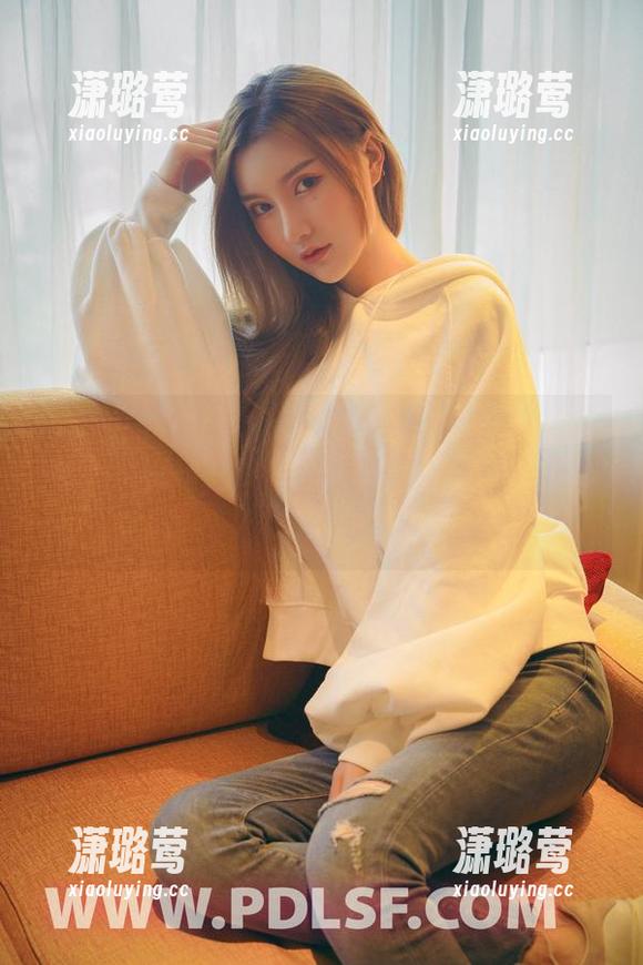 partycat轰趴猫 - 关于棉花糖candy和网袜的原图，图片里的空气似乎有点儿…微妙。