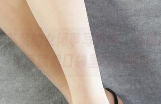 丽柜 - 苏黎的女同事写真集：资源满分，丰盛就像口袋里的小零食