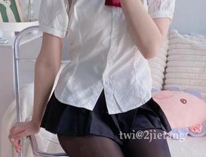 有人说这二阶堂宅绘子的高清写真集丢进“镂空”，好像有人想比比谁更“空灵”。
