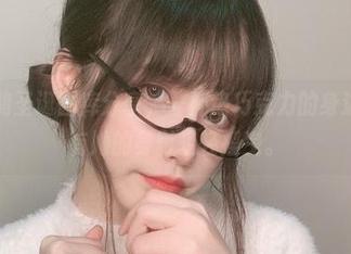 你十七鸽圣诞图库分享，一杯热巧克力的身边，似乎有她的身影轻轻摇曳。