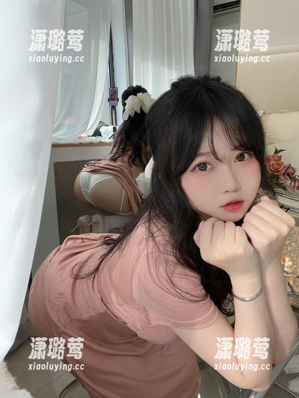 依依超级懒 在雪花飘舞下,依依超级懒的锦礼原图和全集傻傻分不清!