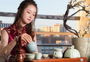 克拉女神 - 夏日姜璐！她的高清写真能把我热得直冒汗，快来给我一杯冰饮！