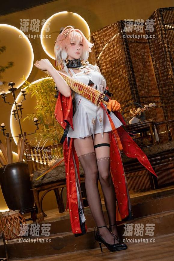 咬人小小兔 看“咬人小小兔”的写真,福利满满,捡到光的独白,想想就有点意思。