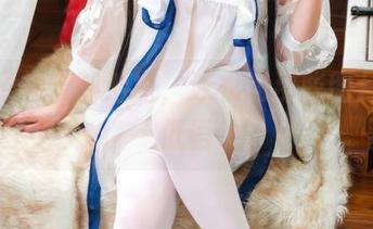 夏夏子的定制池塘，泳衣和那些图片都在低语