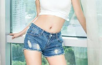 头条女神 - 娜依灵儿白丝新作分享；这是我看到最好看的袜子！