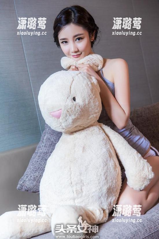 头条女神-阿依努尔瓦娅 头条女神 - 别怕,阿依努尔瓦娅的图包也许比你想象的万圣节更可爱!