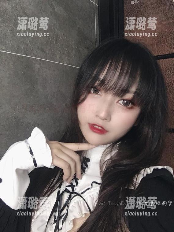奇行家狗崽 奇行家狗崽游泳池写真:谁说水里不能抛媚眼