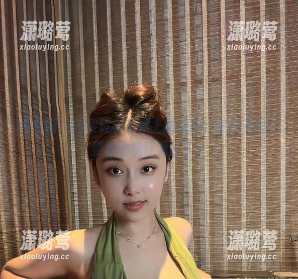 微密圈 - 奶雯终于又换上新花裙，这张美图又要被我疯狂更新了！