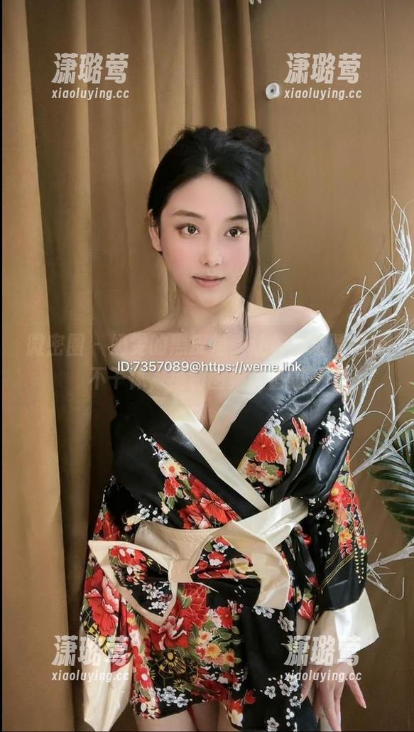 奶雯 微密圈 - 奶雯的黑皮裙,让你的眼睛老板不干休,福利图集别错过!