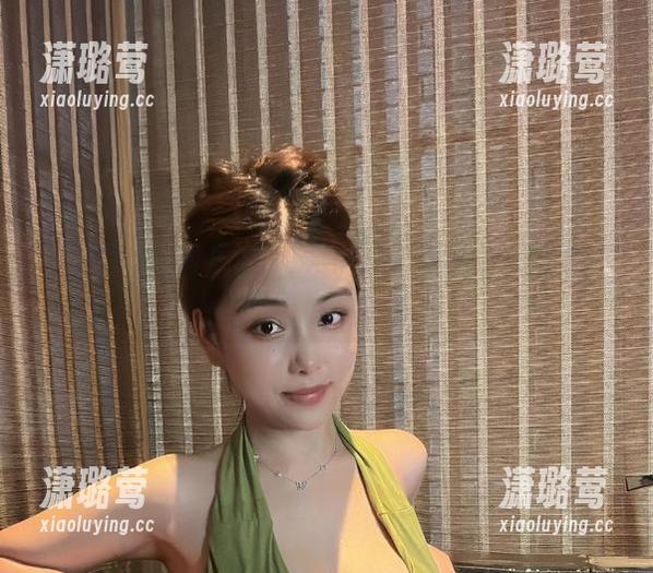 微密圈 - 不可思议的奶雯私拍：棉袜如何成了不容忽视的焦点