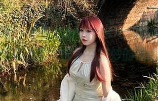 不得不说，看宝儿mysterial的秘书写真，我的注意力完全被那些微妙的神态抓住了。