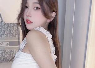 小小奶瓶儿带来的JK写真，绝对引发好奇心的小插曲！
