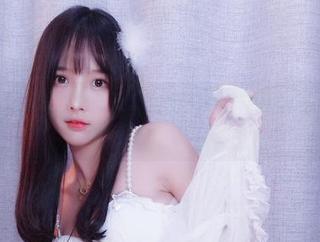 被小小奶瓶儿的学姐气质“吸引”，福利图包别忘了带走哦！