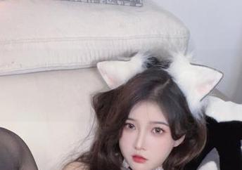 饶有兴致的小小奶瓶儿灰丝图片，似乎每张都在说些什么。