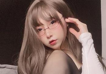 小泉学姐吖的连体衣，cos或许已经超出人们的想象