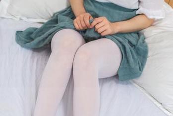 少女秩序 - 这一组小葵的高清白丝套图，像极了暖风中的细腻，却又让人小鹿乱撞。
