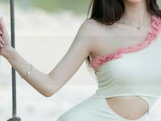 尤果网 - 私拍进行时，齐贝贝的短裤能否征服评论区？