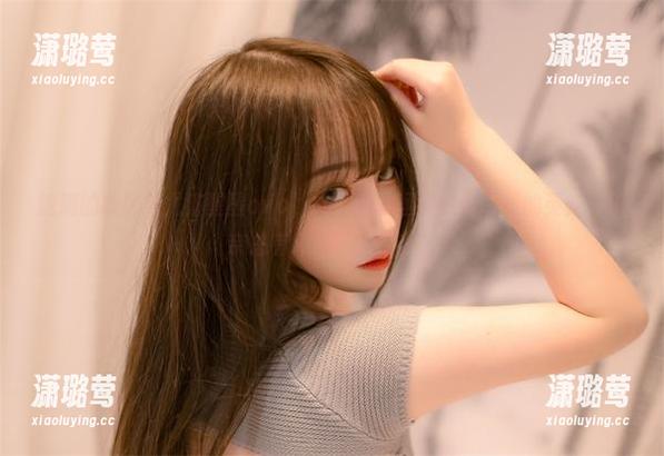 饱满的棉袜与尤猫醒醒ovo，她俨然是拯救我们审美的英雄，无奈总有坏品味的存在。