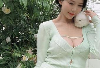 当抖娘利世撞上婚纱，似乎图库里的光线都不够了！