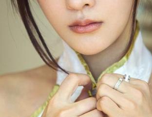 推女郎 - 套图里的陆瓷，是在家拍的？看起来还挺有“出外旅游”的氛围，精选得不错！