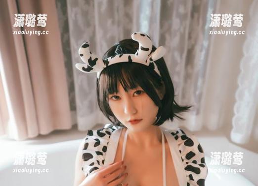 星澜想来杯珍珠奶茶的婚纱全套，看这光泽，真想给我的衣柜也来一套。