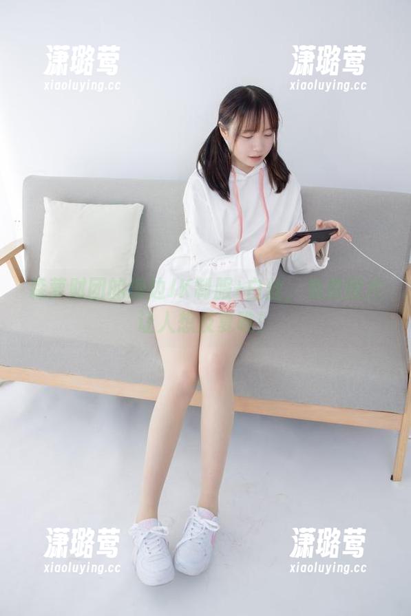 森萝财团的海边JK制服+白丝，免费图片让人想反复瞧！