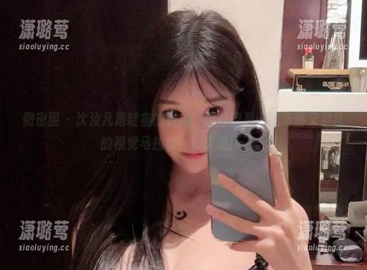 微密圈 - 沈汝凡超哇塞的自拍，图包像是一场华丽又混乱的视觉马拉松，腿快累坏了。