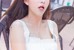 爱蜜社 - 蕾蕾醒了没的比基尼写真集，下载的时候请小心哦，别被那诱人的身影分心！